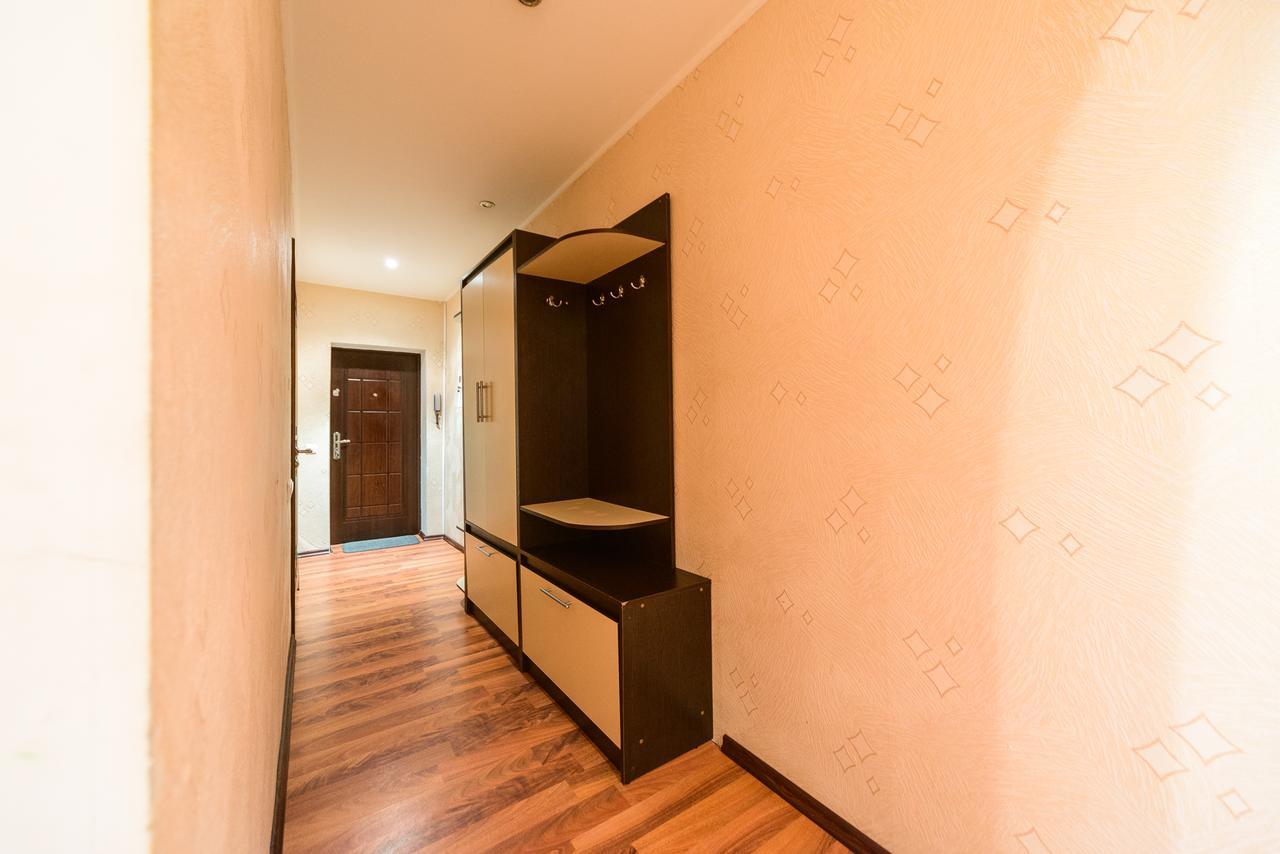 Apartment On Hryhoriia Chuprynky Kiev Exteriör bild