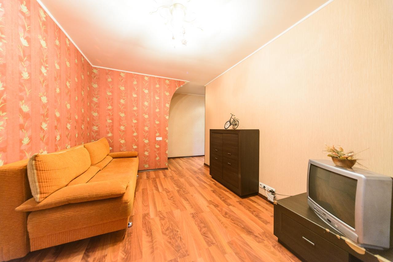 Apartment On Hryhoriia Chuprynky Kiev Exteriör bild